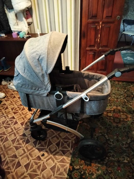 Продаю детскую коляску
