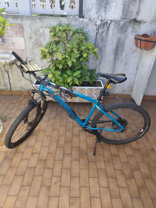 Bicicleta BTT Rockrider ST 540 para os seus passeios de fim de semana, com todos os acessórios de que precisa.