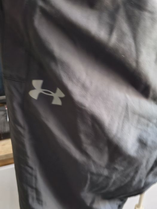 Cienkie spodnie sportowe Under Armour rozmiar M