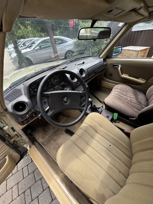 Mercedes-Benz w123 240d Sedan Dobra Baza