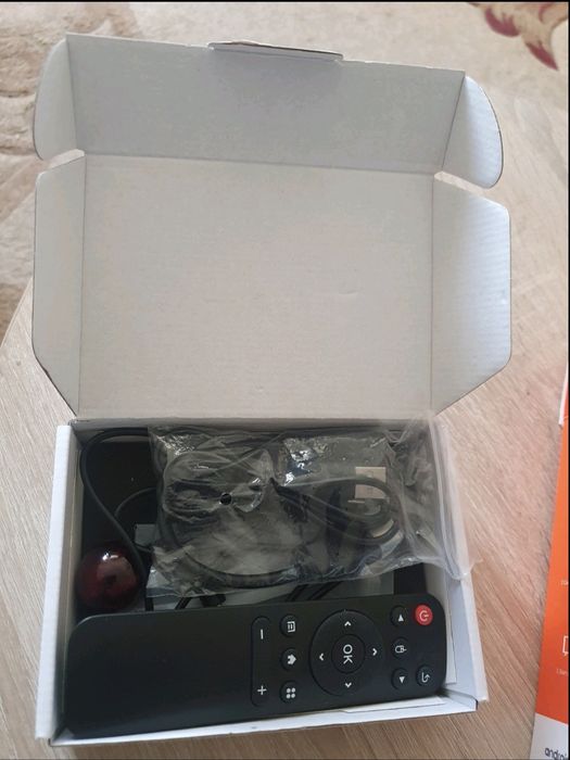 Смарт приставка в практично новому стані