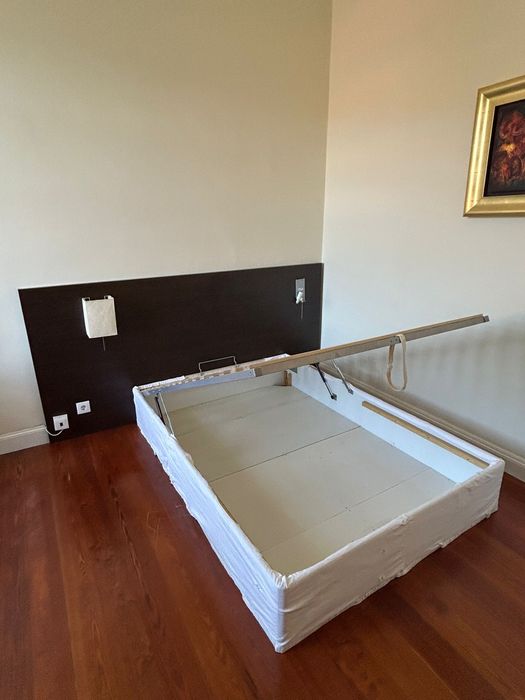 Cama de casal com arrumação + cabeceira