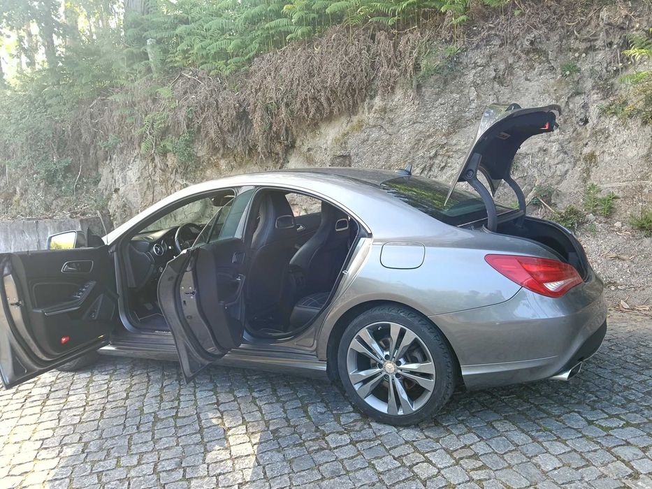 Mercedes CLA 180 impecável