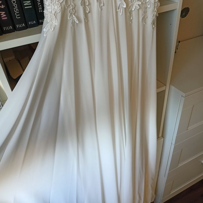 Biała suknia ślubna