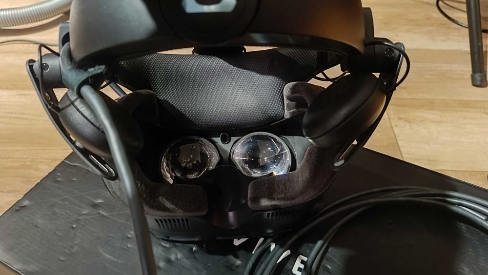 HTC VIVE Cosmos Elite Gogle VR cały zestaw + statywy + ochraniacze
