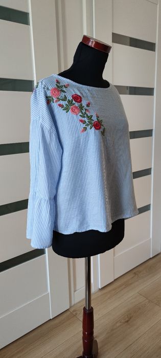 Bluzka top M L z rękawem 3/4 niebieska w białe paski haft w kwiaty