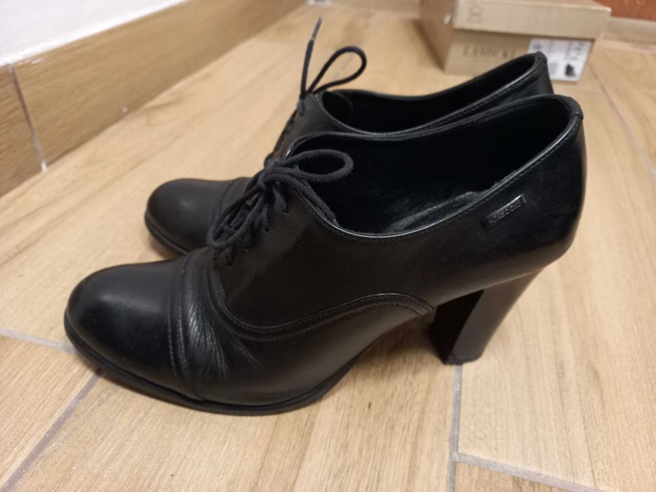 półbuty r. 39 lasocki