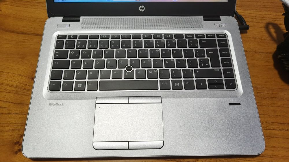 Notebook HP i5 256GB SSD e 8GB RAM com carregador e docking station HP Original