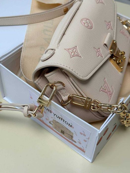 Сумка Louis Vuitton Pochette Metis East West