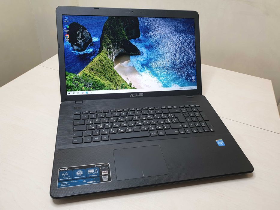 Великий ноутбук Asus 17.3 / Intel / RAM 8 GB / SSD