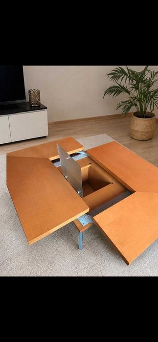 Mesa de centro com bar oculto