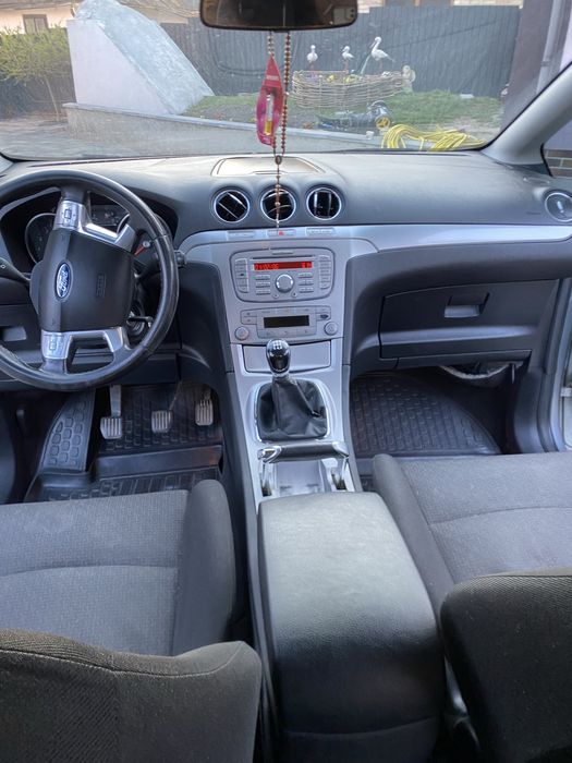 Продам машину Ford s-max