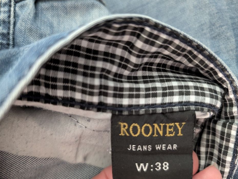 Dwie pary męskich spodenek jeans