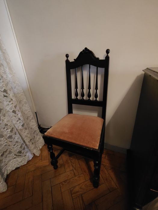 Cómoda Quarto e duas cadeiras
