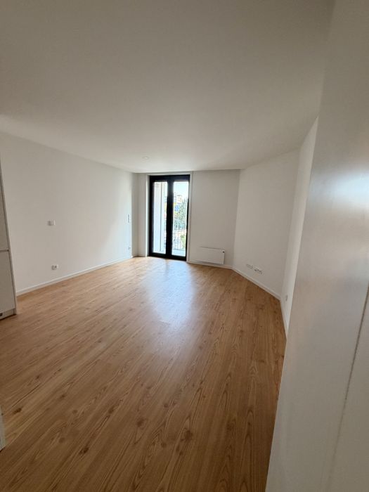 Apartamento com garagem e varanda - Polo Universitário