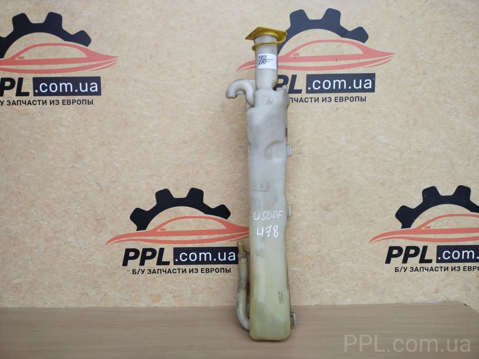 Chrysler Town & Country 2011- Caravan бачок расширительный 04677569AA