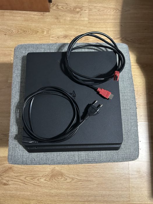 Consola PlayStation 4 com 1T e jogo incluído