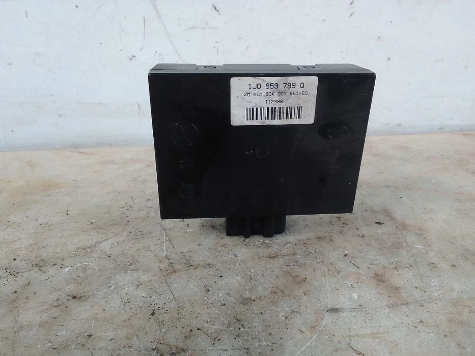 Centralina do fecho central VOLKSWAGEN Golf IV (1J1)