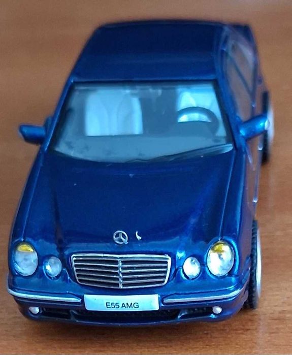 Miniatura Mercedes W210, Azul