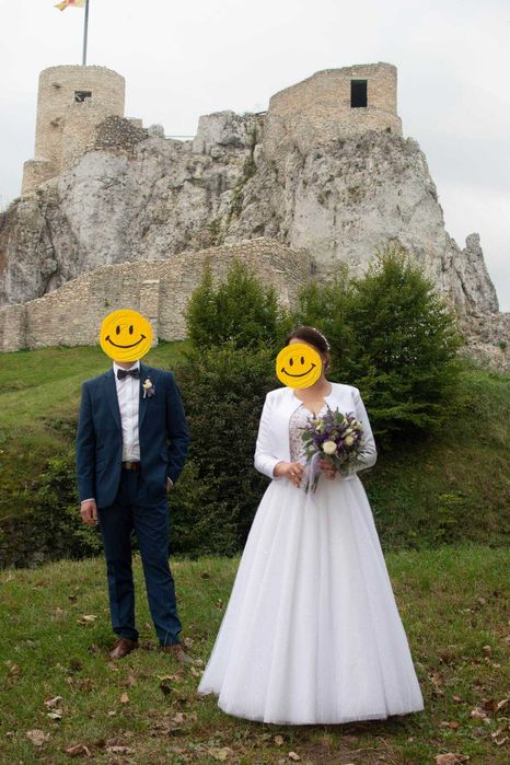 Piękna śnieżnobiała suknia ślubna