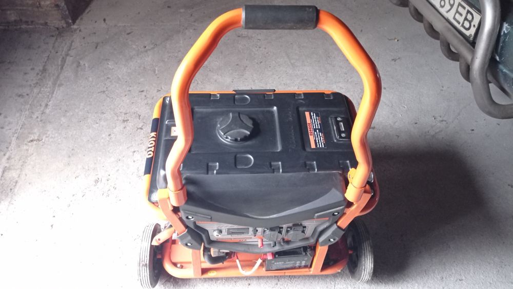 Бензогенератор Kioto EG4400E