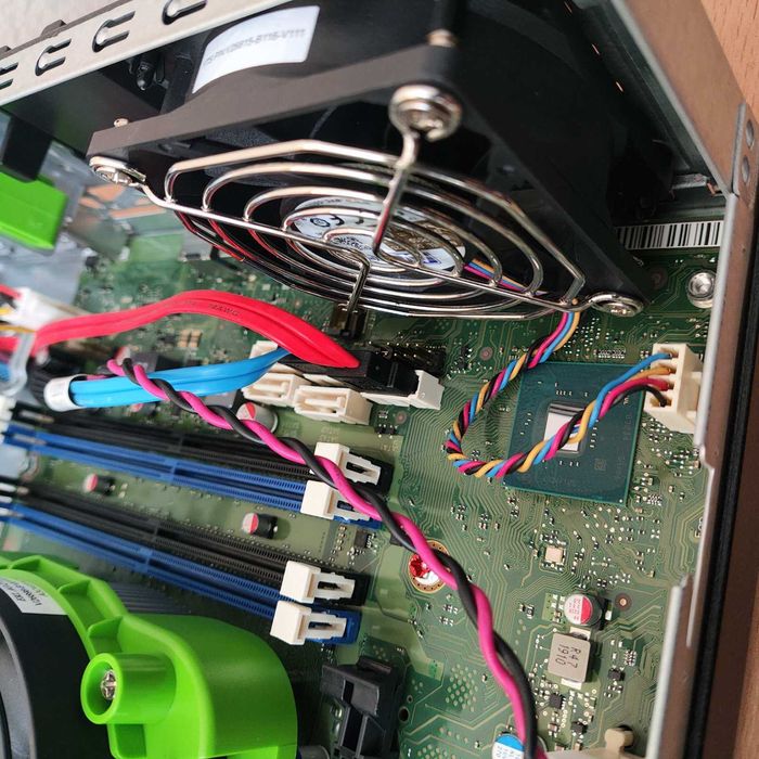 Системний блок Fujitsu D738/E94+SFF i3-9100(4 ядра)/4GB DDR4/UHD 1151