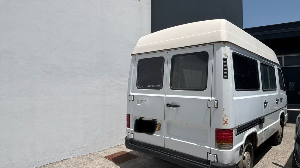 Mercedes Benz MB 100 de 1994 (teto elevado)