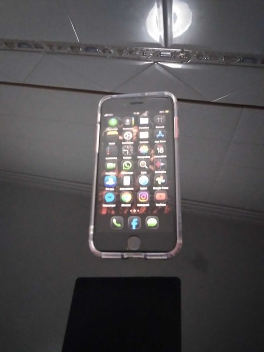 iPhone Se 2020 como novo