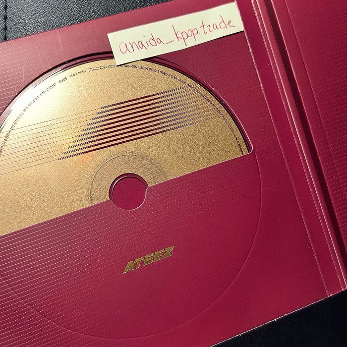 Альбоми к-поп TEN та Ateez golden hour з Юнхо