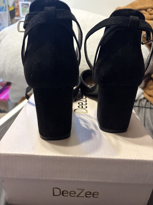 Buty  na  słupku