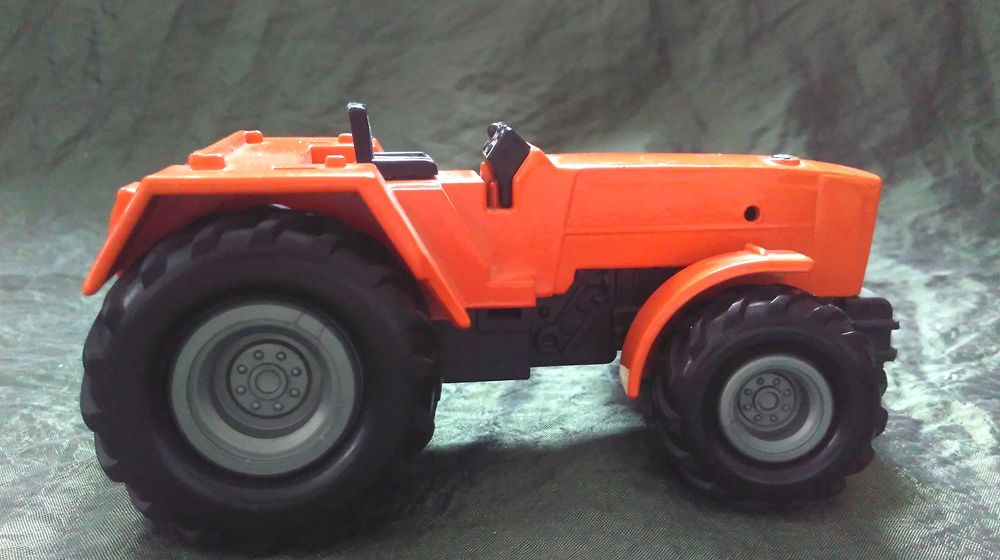 Samochód zabawka Traktor 13x8x6h NOWY