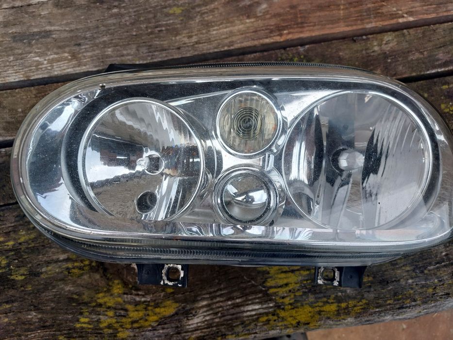Lampa przednia lewa VW Golf 4