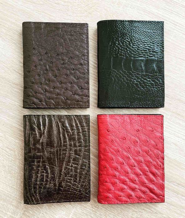 Визитница из натуральной кожи страуса красная коричневая