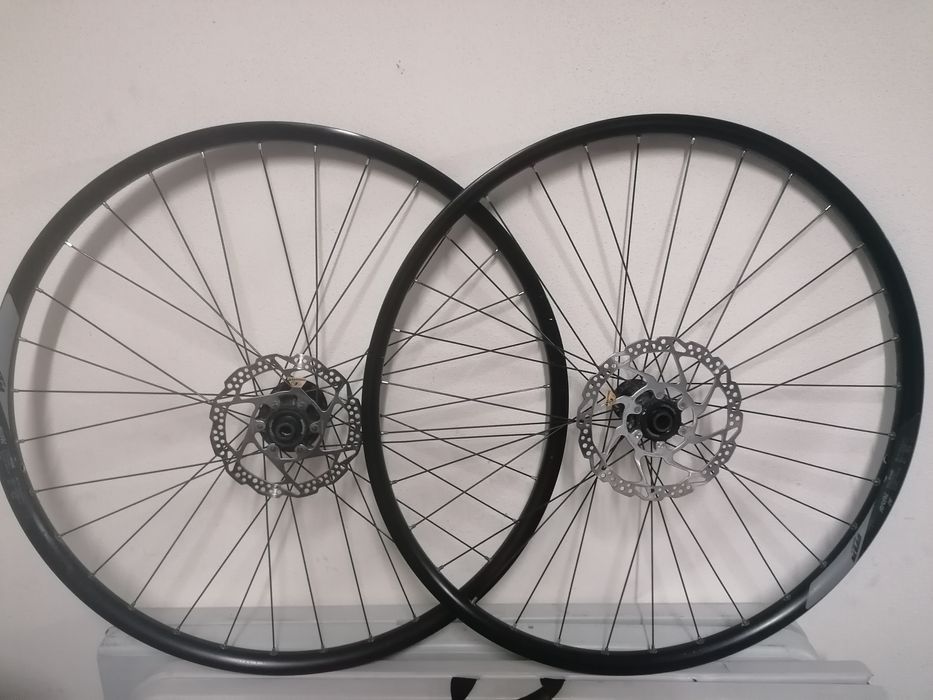 Rodas 29 KTM com disco de travão