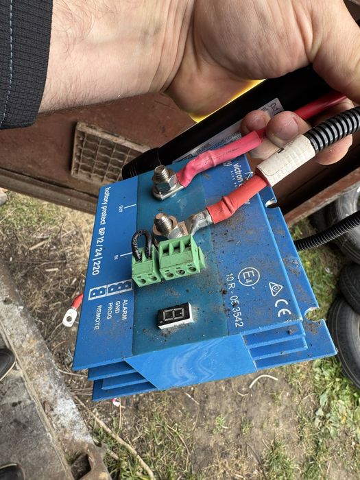 Защита аккумулятора от глубокого разряда BatteryProtect 12/24В 220A