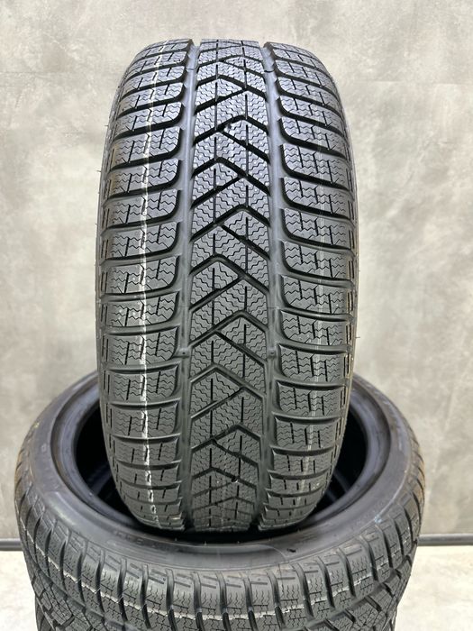 Нові зимові шини Pirelli Sottozero3 225/40 R18 92V AO