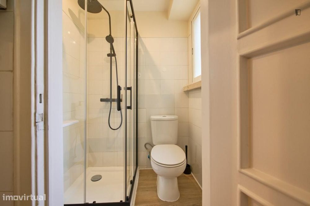 Quarto - localizado em Arroios Lisbon
