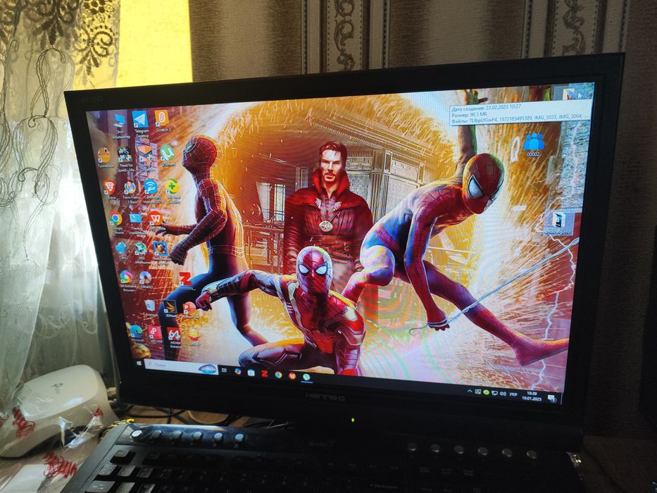 Монітор для комп'ютера з колонками