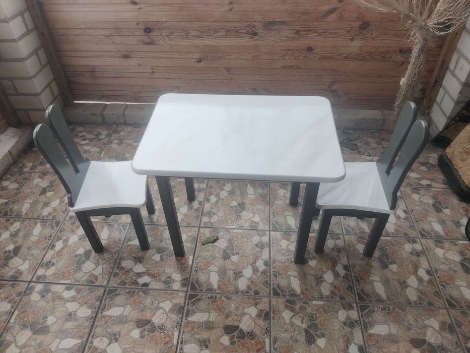Продам дитячий столик і стільці