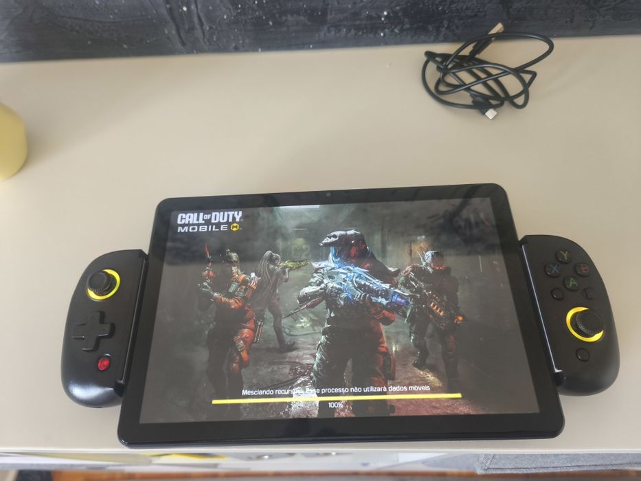 10-inch Tablet with Game Controller447815532885452801