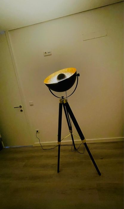 Vendo candeeiro de pé estilo tripé de iluminação