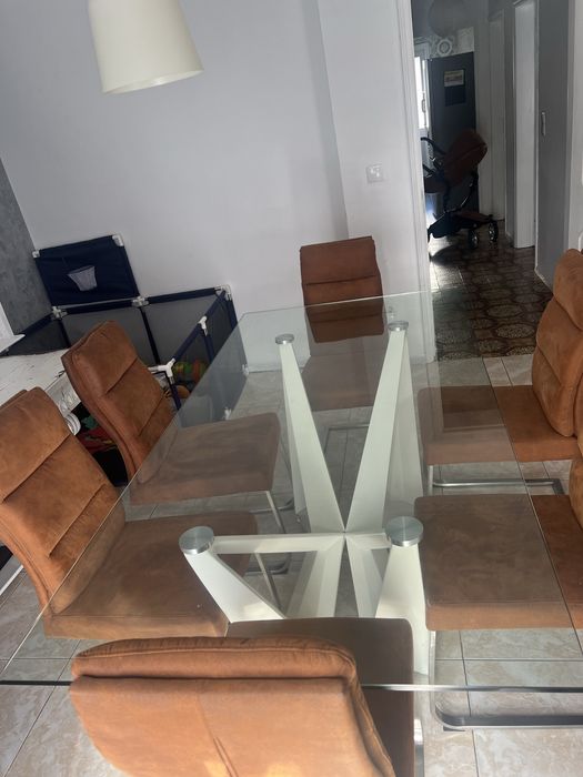 Conjunto de mesa e cadeiras