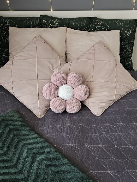 Poduszka kwiatek pudrowo różowa