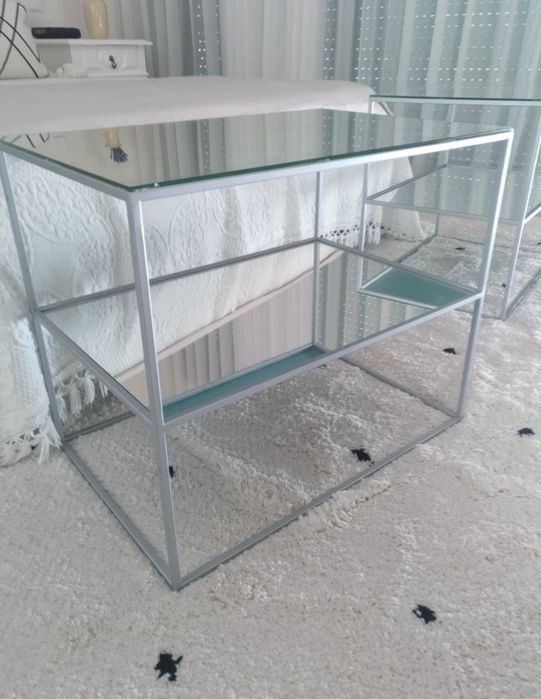 Mesas de cabeceira ou de apoio