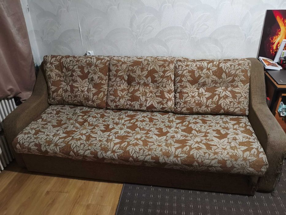 Диван Єврокнижка з подушками