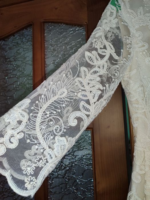 Нова мереживна сукня