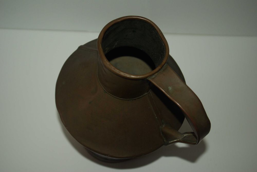 Bilha antiga em latão