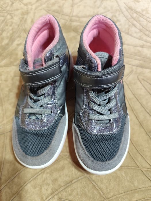 Продам обувь для девочки