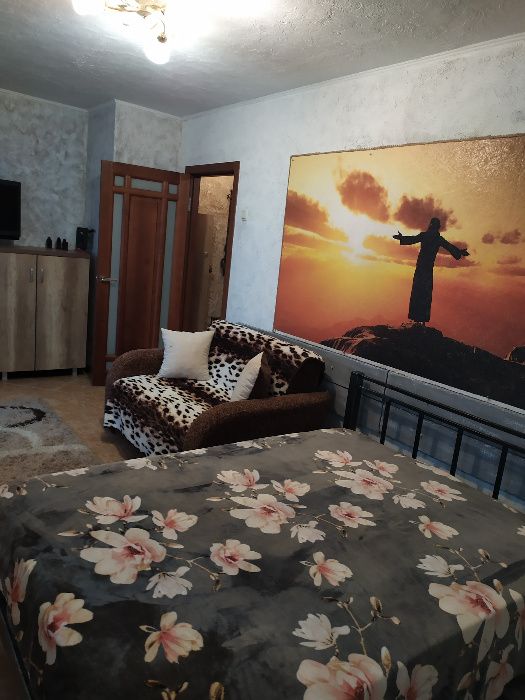 Подобово,ЦЕНТРІ, 1-2 кім,Соборна 58,фіск.чек,чиста!!!