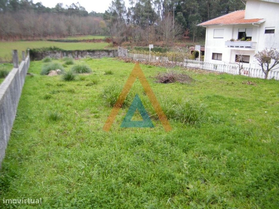 Terreno murado em zona calma — Santa Maria Da Feira, Travanca, Sanfins E Espargo, Aveiro